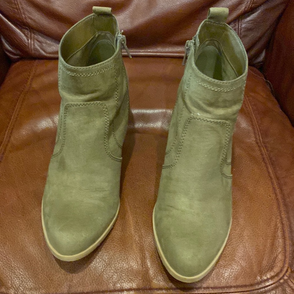 Dolce vita wedge booties size 8 medium